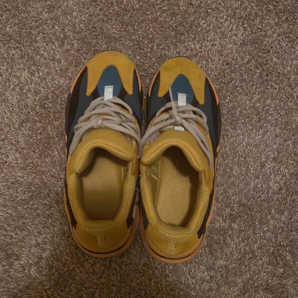 yeezy 700s - Picture 3 of 4
